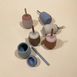 Nuuroo Adita szilikon szívószálas pohár – kék