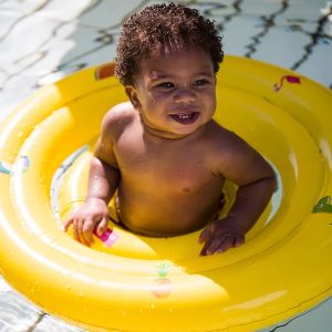 Gyerek beülős úszógumi – Sárga állat mintás