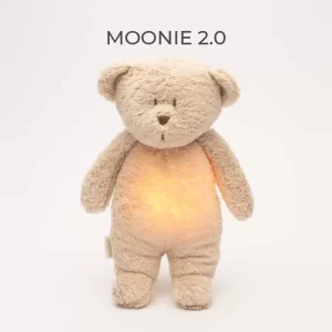 Moonie alvássegítő maci fénnyel és dallammal – homokszín