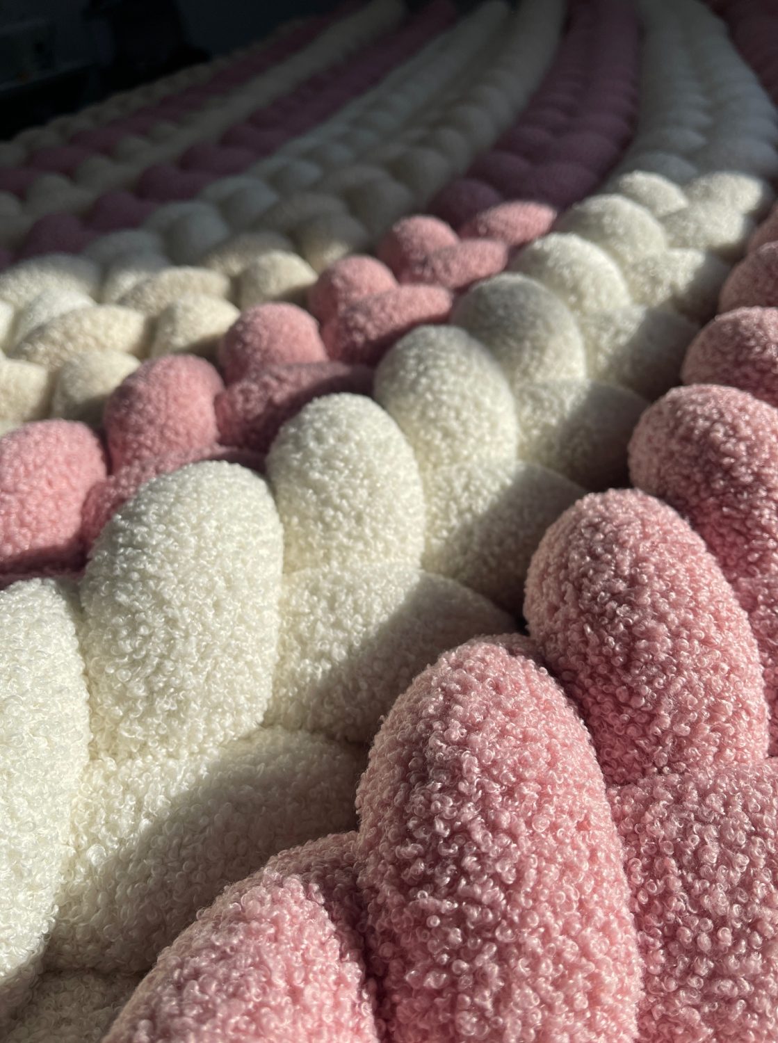 Teddy maci anyagú ágyrácsvédő - Választható színnel, fonással és hosszúsággal - Image 5